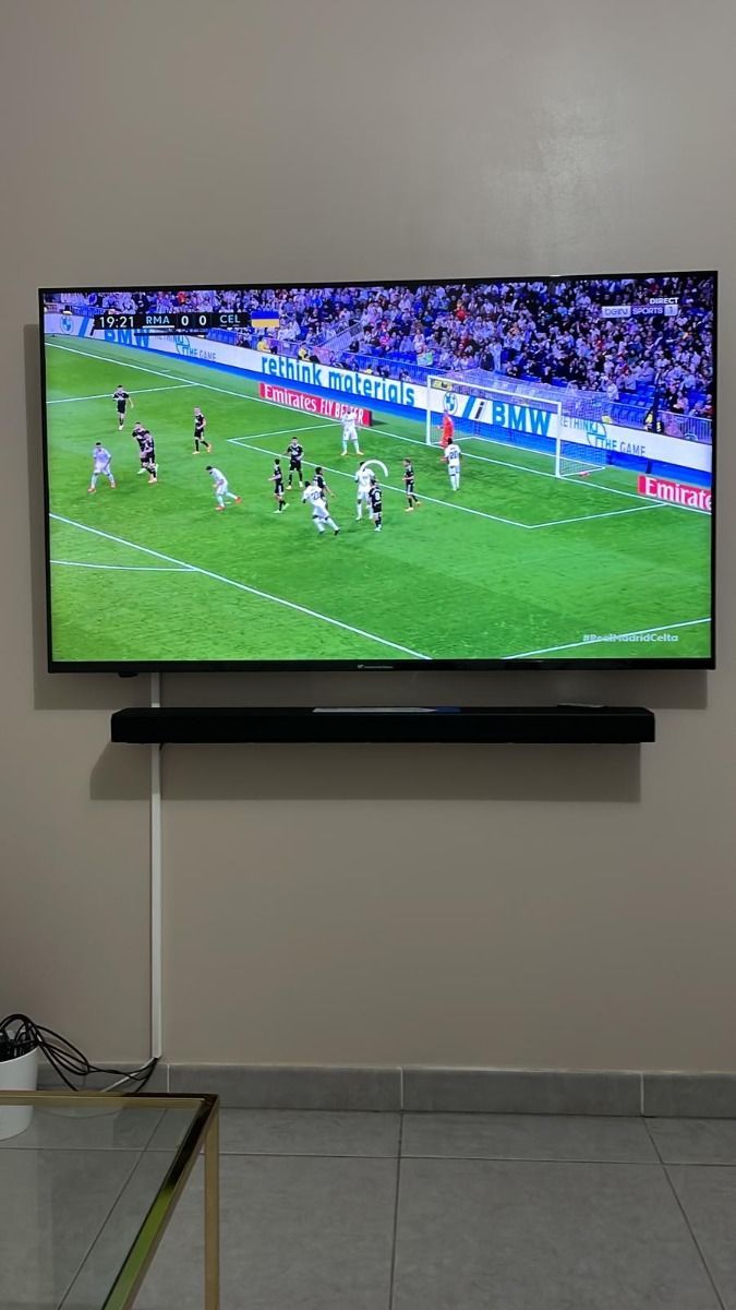 Customer supplied IPTV review screenshot from Luisa B.